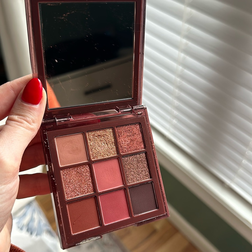 Huda beauty nude palette